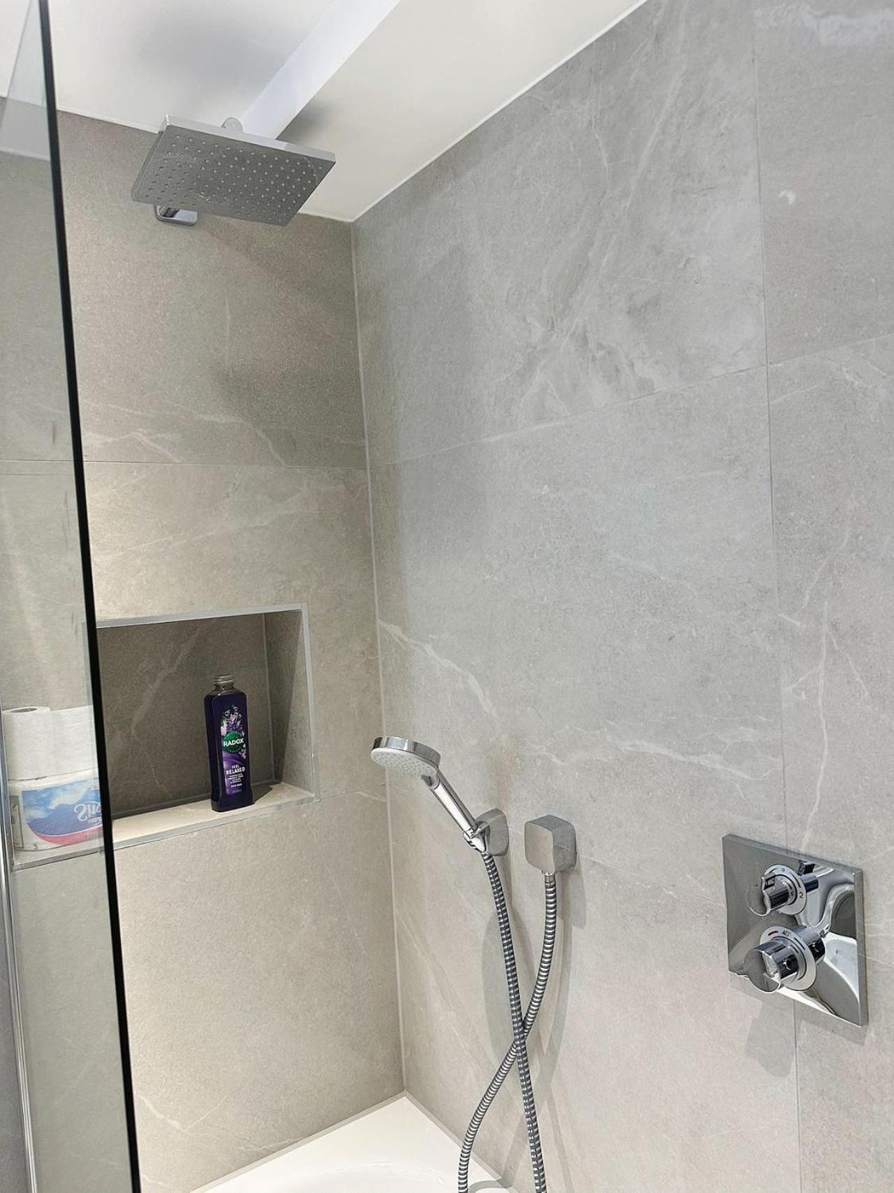 Appartamento Luxury Modern Flat Near Center Londra Esterno foto