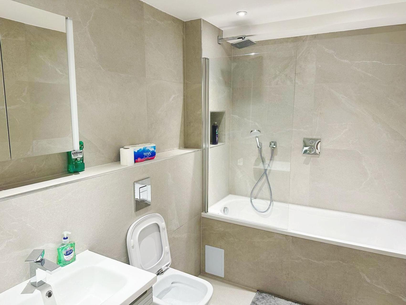 Appartamento Luxury Modern Flat Near Center Londra Esterno foto