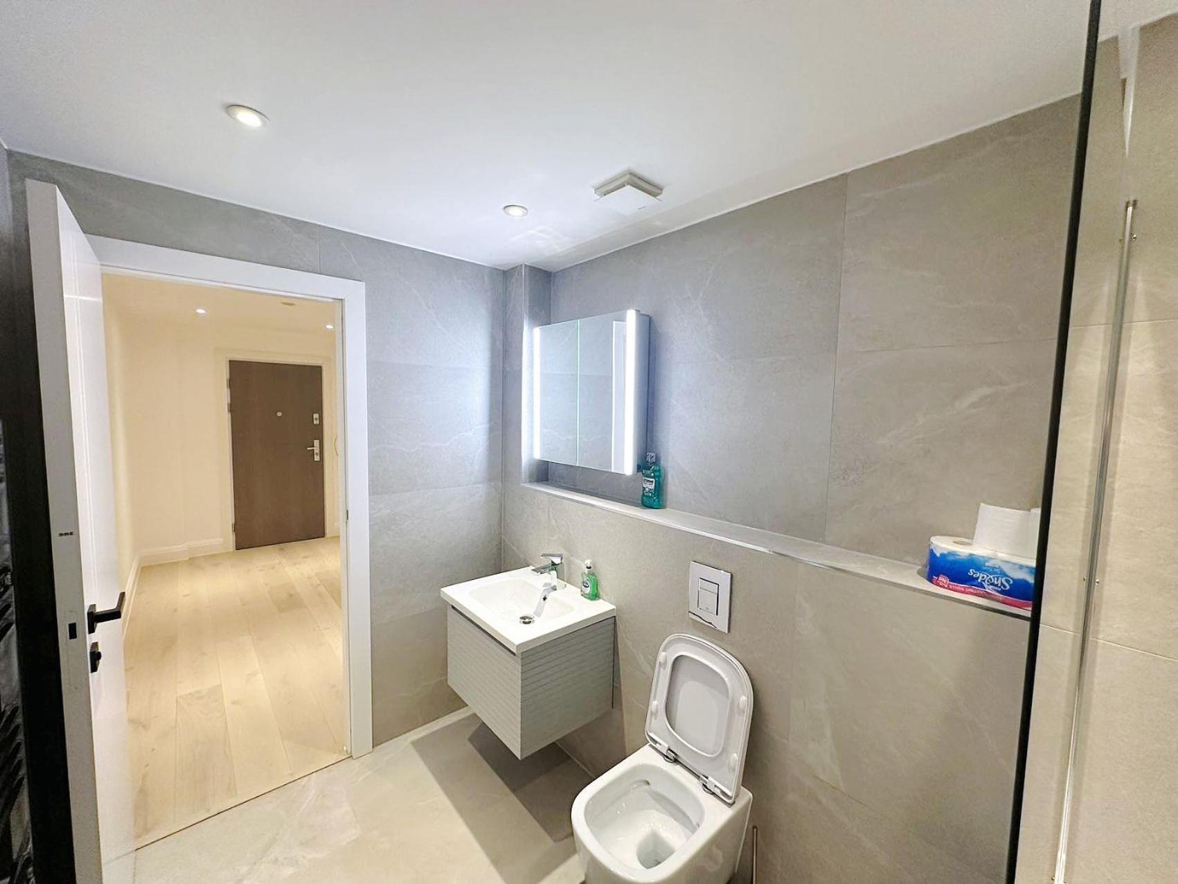 Appartamento Luxury Modern Flat Near Center Londra Esterno foto